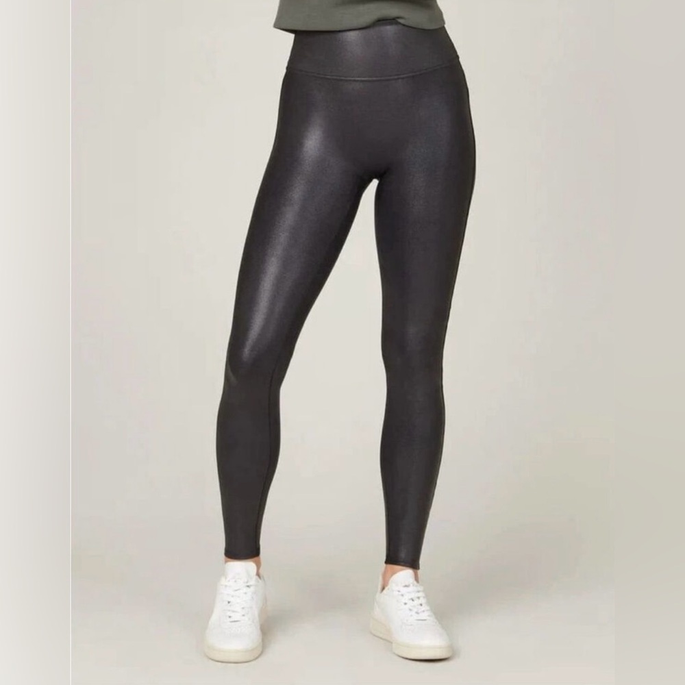 Spanx black faux Leather Leggings in size XS compression mid rise casual